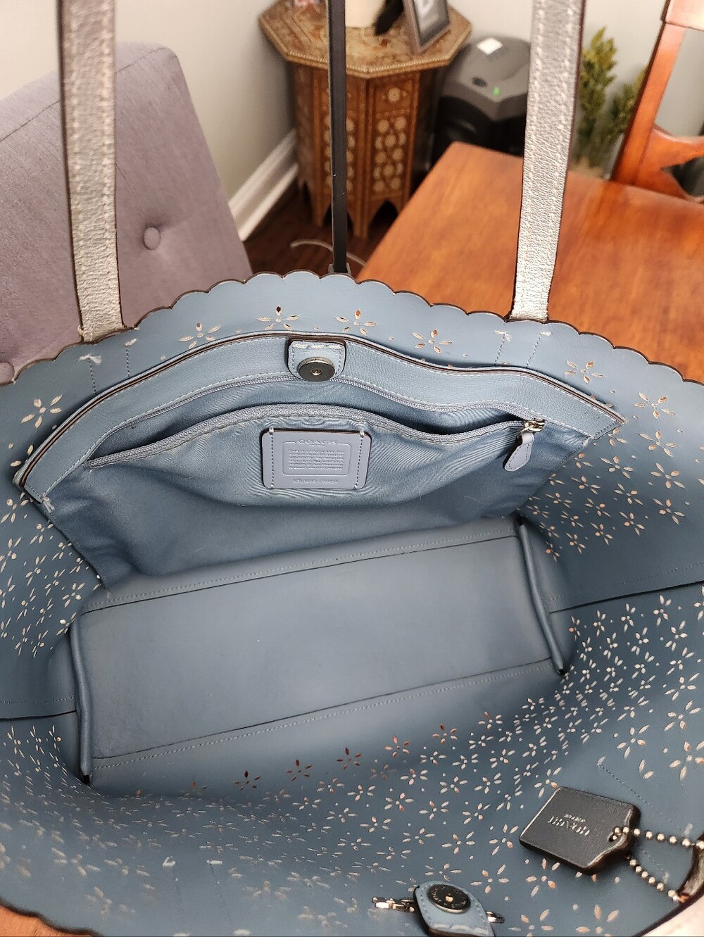 COACH AVENUE TOTE ( F39894) in METALLIC SILVER/CORNFLOWER/SILVER - Picture 2 of 10